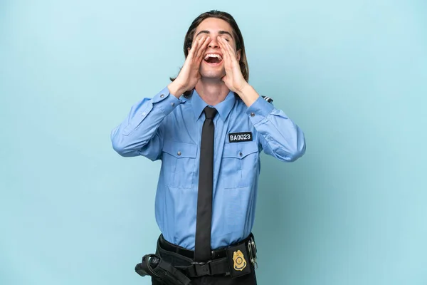 Young Police Caucasian Man Isolated Blue Background Shouting Announcing Something — Stock Photo, Image