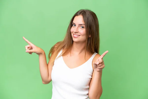 Jonge Mooie Vrouw Geïsoleerde Achtergrond Wijzend Vinger Naar Lateralen Gelukkig — Stockfoto