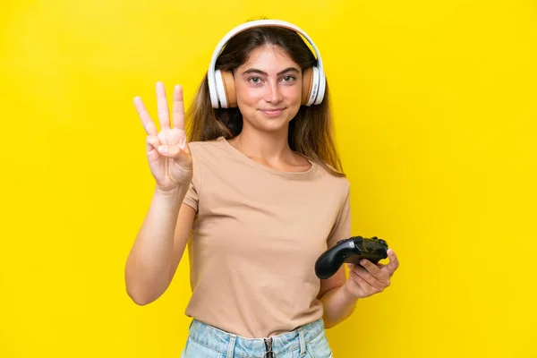Jonge Kaukasische Vrouw Spelen Met Een Video Game Controller Geïsoleerd — Stockfoto