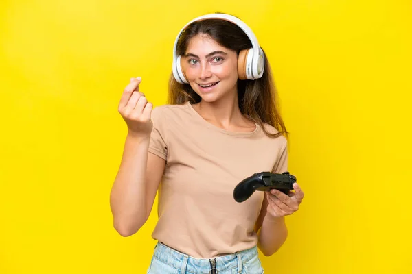 Young Caucasian Woman Playing Video Game Controller Isolated Yellow Background —  Fotos de Stock