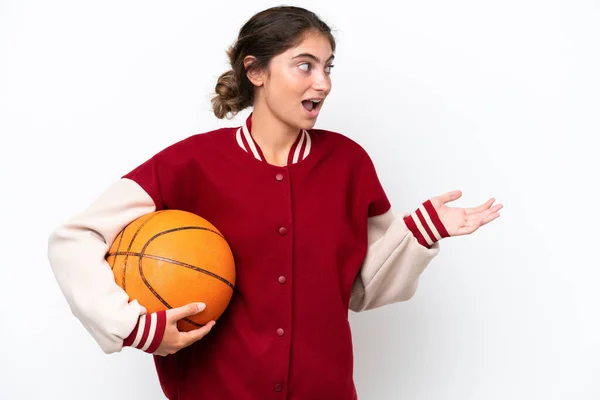 Joven Jugador Baloncesto Mujer Aislada Sobre Fondo Blanco Con Expresión —  Fotos de Stock