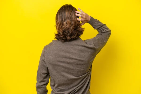 Caucasian Handsome Man Isolated Yellow Background Back Position Thinking — Stock Photo, Image