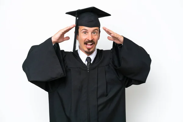 Jovem Universitário Graduado Homem Isolado Fundo Branco Com Expressão Surpresa — Fotografia de Stock