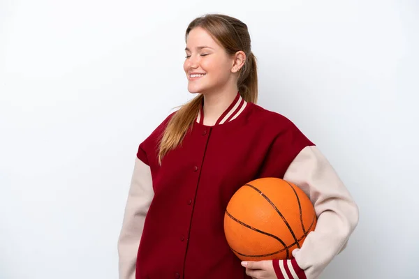 Jeune Joueuse Basket Ball Isolée Sur Fond Blanc Riant Position — Photo