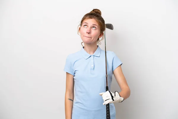 Giovane Donna Inglese Che Gioca Golf Isolato Sfondo Bianco Guardando — Foto Stock