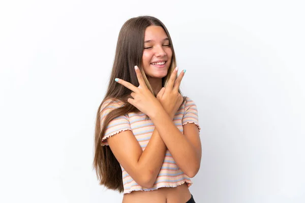 Menina Caucasiana Pouco Isolado Fundo Branco Sorrindo Mostrando Sinal Vitória — Fotografia de Stock