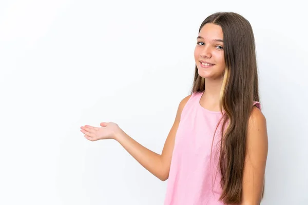 Pequena Menina Caucasiana Isolado Fundo Branco Estendendo Mãos Para Lado — Fotografia de Stock