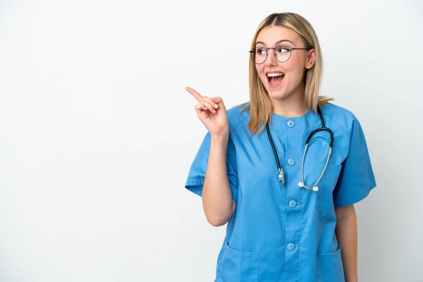 Young Surgeon Doctor Woman Isolated White Background Intending Realizes Solution — Stock Photo, Image