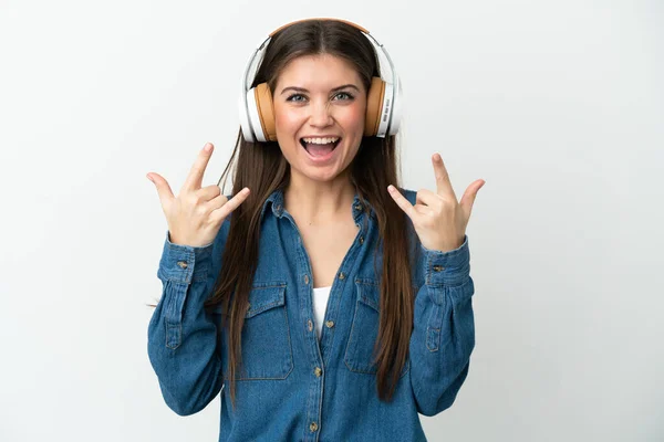 Молода Біла Жінка Ізольована Білому Фоні Слухаючи Музику Робить Рок — стокове фото