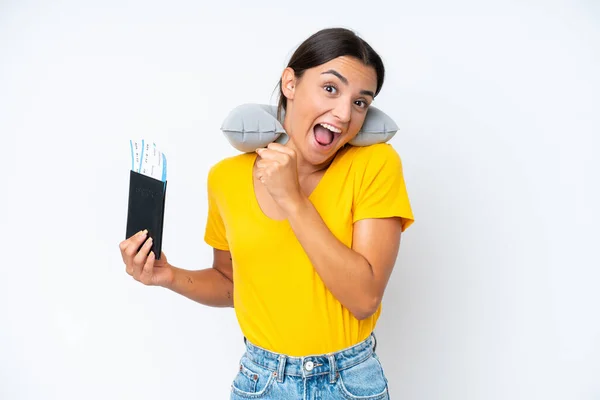 Mujer Con Almohada Viaje Inflable Sobre Fondo Aislado Celebrando Una — Foto de Stock