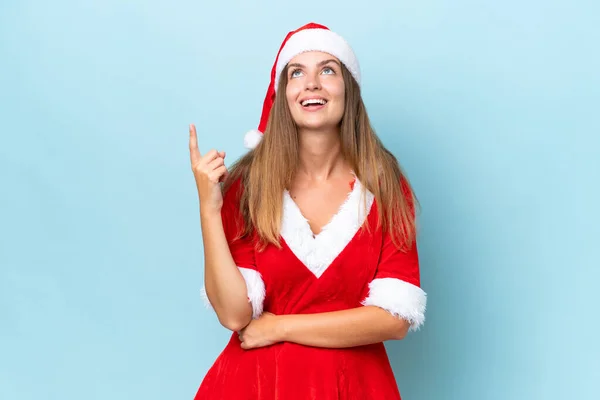 Anne Noel Gibi Giyinmiş Beyaz Bir Kadın Mavi Arka Planda — Stok fotoğraf