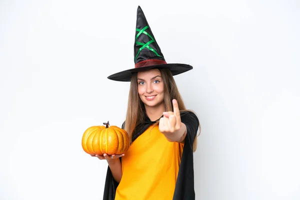 Giovane Donna Caucasica Costume Strega Che Tiene Una Zucca Isolata — Foto Stock