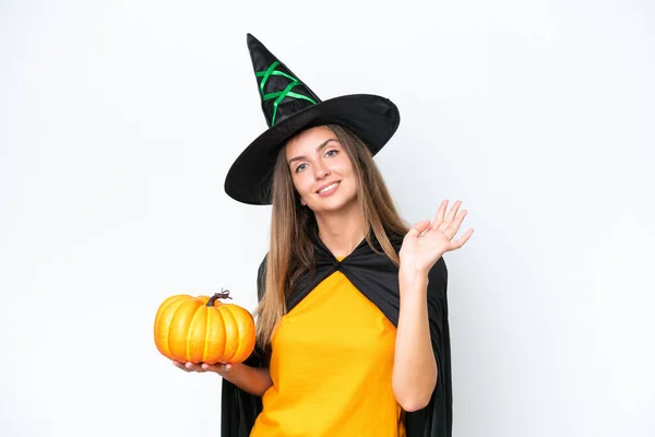 Giovane Donna Caucasica Costume Strega Che Tiene Una Zucca Isolata — Foto Stock