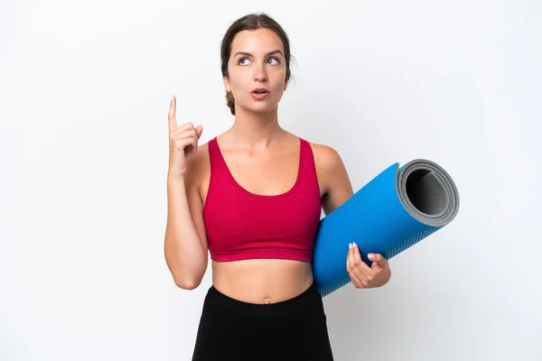 Joven Mujer Caucásica Deportiva Yendo Clases Yoga Mientras Sostiene Una — Foto de Stock