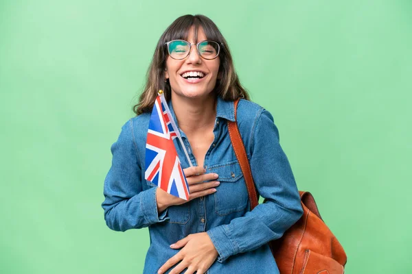 Mladá Běloška Drží Britskou Vlajku Nad Izolovaným Pozadím Usmívá — Stock fotografie