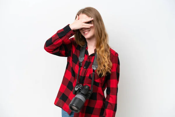Ung Fotograf Vacker Kvinna Isolerad Vit Bakgrund Täcker Ögon Med — Stockfoto