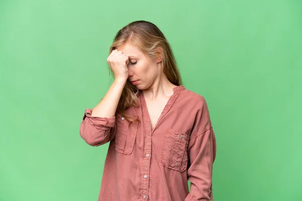 Junge Blonde Frau Vor Isoliertem Hintergrund Mit Kopfschmerzen — Stockfoto