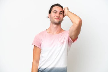 Beyaz arka planda soyutlanmış beyaz, yakışıklı bir adam. Hayal kırıklığı ifadesi var ama anlamıyor.