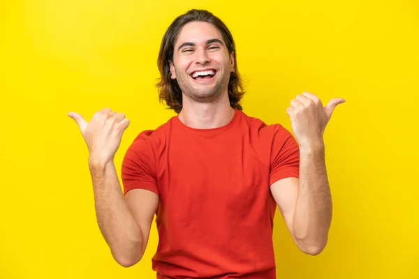Caucasian Handsome Man Isolated Yellow Background Thumbs Gesture Smiling — Stock Photo, Image