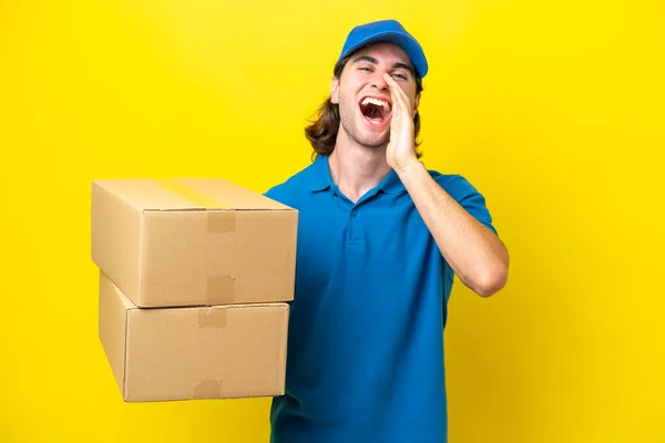 Delivery Handsome Man Isolated Yellow Background Shouting Mouth Wide Open — Stock Photo, Image