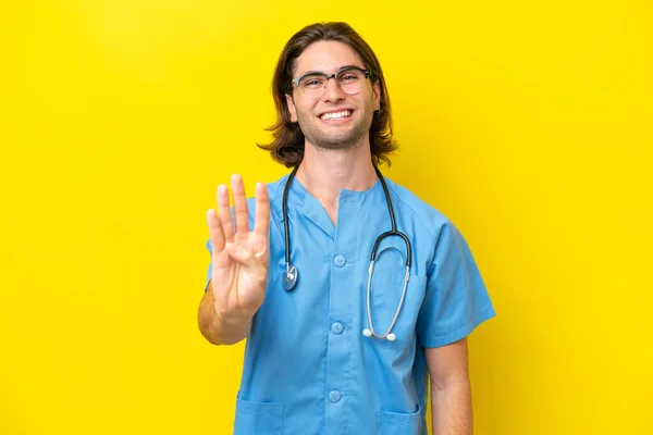 Young Surgeon Caucasian Man Isolated Yellow Background Happy Counting Four — Stock Photo, Image