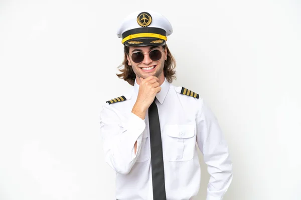 Przystojny Pilot Samolotu Odizolowany Białym Tle Okularami Uśmiechem — Zdjęcie stockowe