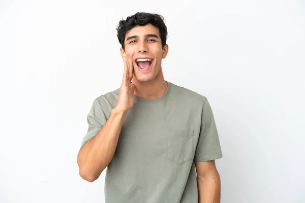 Jovem Argentino Isolado Fundo Branco Gritando Com Boca Bem Aberta — Fotografia de Stock