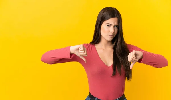 Teenager Brazilian Girl Isolated Yellow Background Showing Thumb Two Hands — Stockfoto