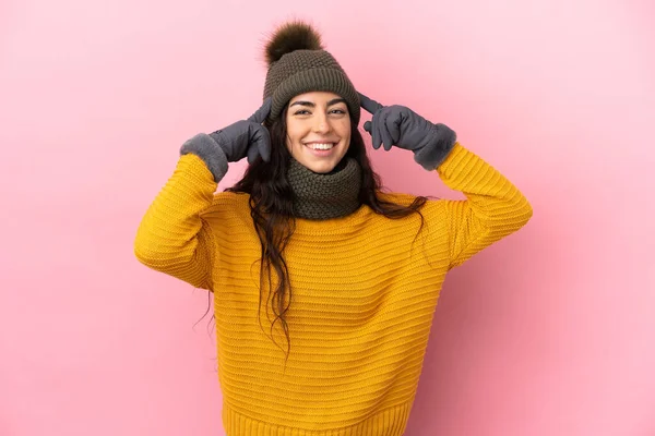 Ung Kaukasiska Flicka Med Vinter Hatt Isolerad Lila Bakgrund Med — Stockfoto