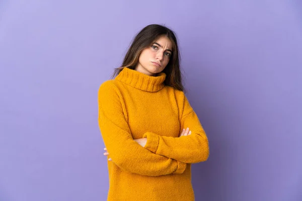 Giovane Donna Caucasica Isolata Sfondo Viola Con Espressione Infelice — Foto Stock