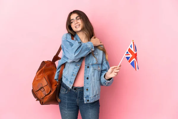 Mujer Joven Sosteniendo Una Bandera Del Reino Unido Aislada Sobre — Foto de Stock