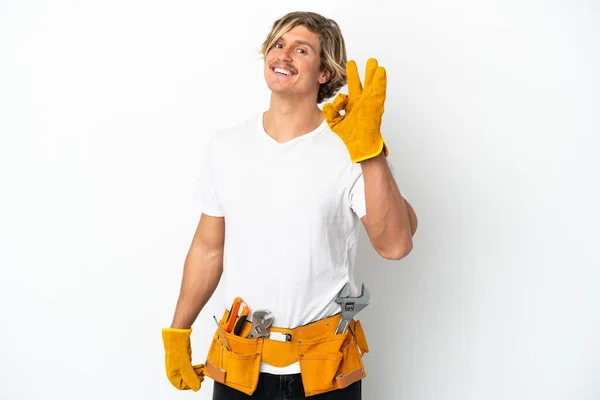 Jovem Eletricista Loira Homem Isolado Fundo Branco Mostrando Sinal Com — Fotografia de Stock