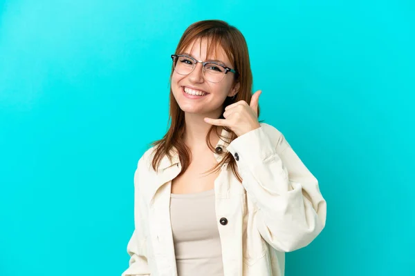 Redhead Girl Isolated Blue Background Glasses Doing Phone Gesture — Stock Photo, Image