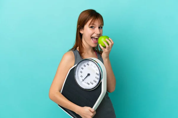 Redhead Girl Isolated Blue Background Weighing Machine Apple — Stock Photo, Image