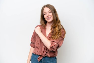 Beyaz arka planda izole edilmiş güzel bir kadın zaferi kutluyor.