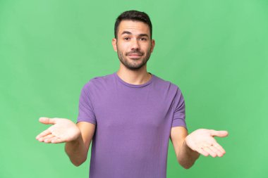 Tecrit edilmiş, yakışıklı, beyaz bir adamın şüpheleri var.