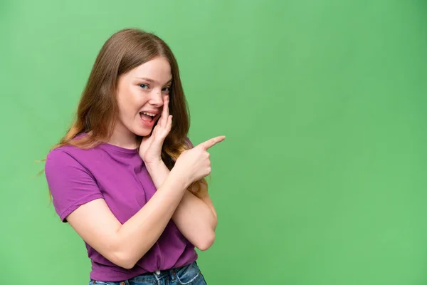 Joven Mujer Bonita Sobre Fondo Aislado Apuntando Lado Para Presentar — Foto de Stock