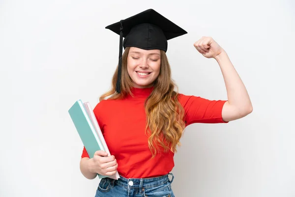 Νεαρή Απόφοιτος Πανεπιστημίου Γυναίκα Απομονωμένη Λευκό Φόντο Κάνει Ισχυρή Χειρονομία — Φωτογραφία Αρχείου