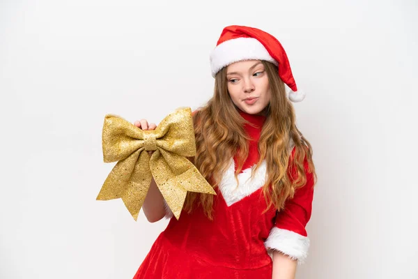 Jeune Femme Caucasienne Avec Robe Noël Tenant Arc Noël Isolé — Photo