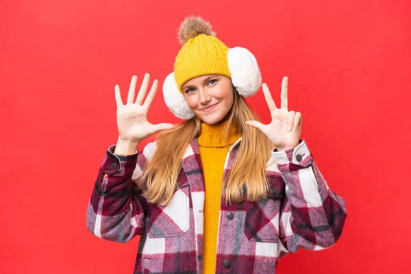 Joven Hermosa Mujer Con Manguitos Invierno Aislados Sobre Fondo Rojo —  Fotos de Stock