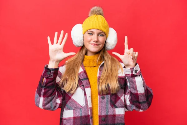 Joven Hermosa Mujer Con Manguitos Invierno Aislados Sobre Fondo Rojo —  Fotos de Stock