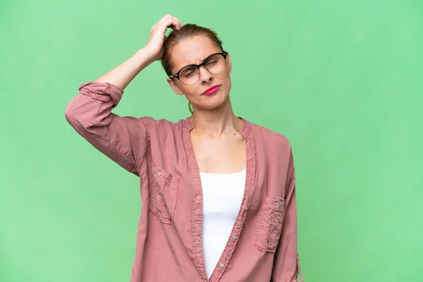 Joven Mujer Caucásica Sobre Fondo Aislado Que Tiene Dudas Mientras — Foto de Stock