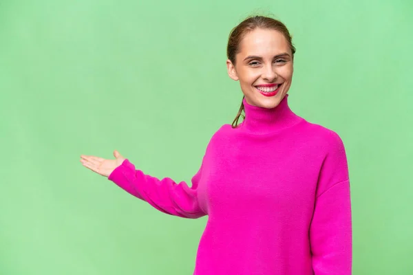 Joven Mujer Caucásica Sobre Fondo Aislado Extendiendo Las Manos Lado — Foto de Stock