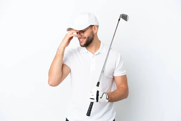 Guapo Joven Jugando Golf Aislado Sobre Fondo Blanco Riendo —  Fotos de Stock