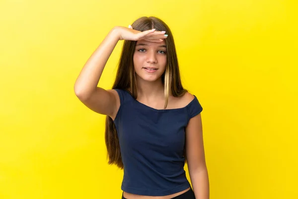 Little Caucasian Girl Isolated Yellow Background Looking Far Away Hand — Stock Photo, Image