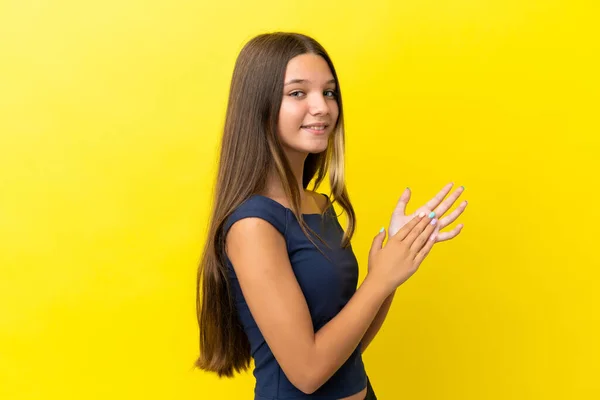 Little Caucasian Girl Isolated Yellow Background Applauding — Stock Photo, Image