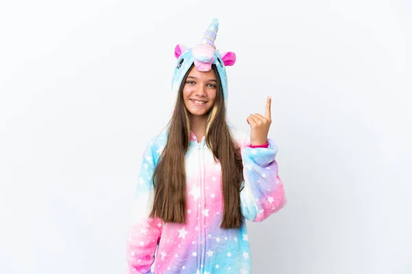 Niña Caucásica Usando Pijama Unicornio Aislado Sobre Fondo Blanco Señalando —  Fotos de Stock
