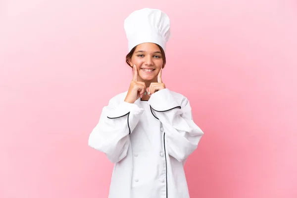 Kleine Kaukasische Kochmädchen Auf Rosa Hintergrund Isoliert Lächelnd Mit Einem — Stockfoto