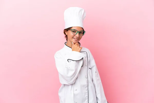 Pouco Menina Chef Caucasiano Isolado Fundo Rosa Com Óculos Sorrindo — Fotografia de Stock