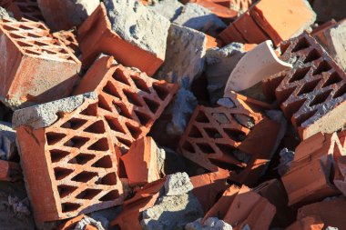 kalıntıları ve tuğla